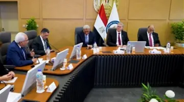 خلال اجتماعه مع وزير البترول، رئيس لجنة الطاقة في مجلس الشيوخ: تعديل قانون الثروة المعدنية يُعتبر نقطة تحول في تعزيز الاستثمار في التعدين.