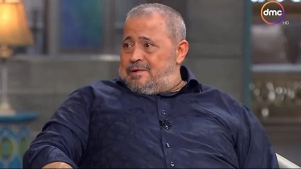 معجبة تتسلل إلى مسرح جورج وسوف في السويد وتقبلّه أمام الحضور (فيديو) معجبة تتسلل إلى مسرح جورج وسوف في السويد وتقبلّه أمام الحضور (فيديو)