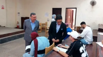 رئيس جامعة بنها يزور كليتي الزراعة والطب البيطري للاطلاع على سير الامتحانات.