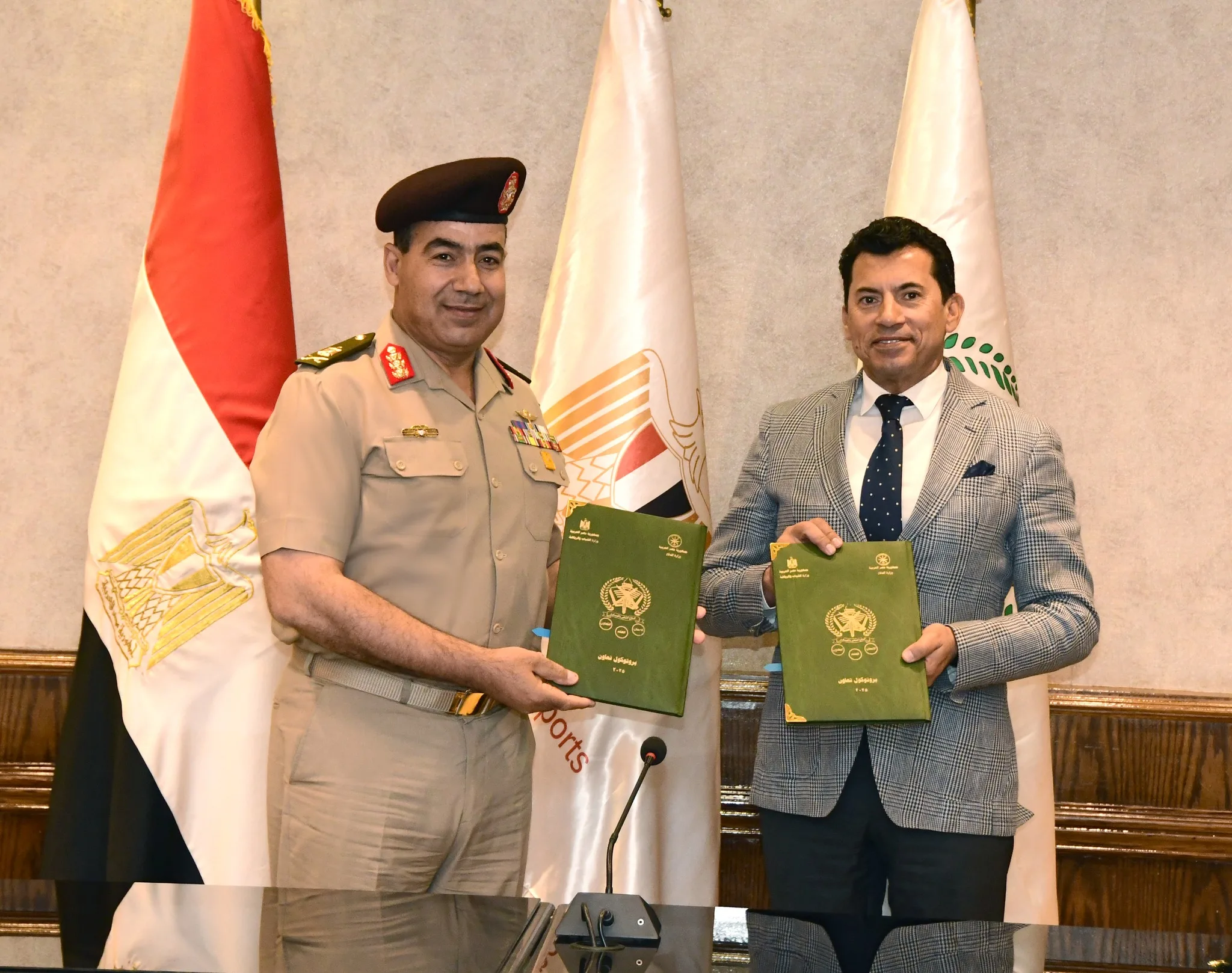 قوات الدفاع الشعبي والعسكري تُبرم اتفاق تعاون مع وزارة الشباب والرياضة قوات الدفاع الشعبي والعسكري تُبرم اتفاق تعاون مع وزارة الشباب والرياضة
