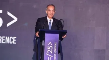 وزير الاتصالات: حجم استثمارات شركات الهواتف المحمولة في مصر يصل إلى 2.7 مليار دولار حالياً