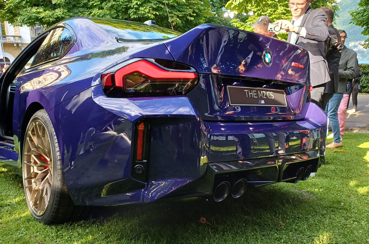 2025-bmw-m2-cs-villa-deste-am-rear