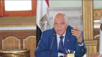 طالبة تعتدي على معلمتها بالضرب والركل داخل إحدى اللجان.. ونقابة المعلمين توضح الملابسات