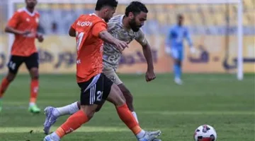 الأهلي يلتقي فاركو في مباراة حاسمة بالدوري ويقلق من المفاجآت.