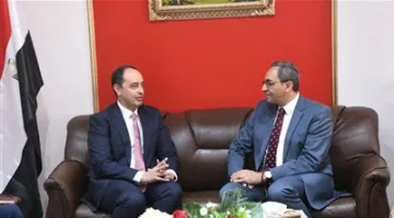 محافظ قنا يقوم بزيارة مركز “عزيمة” ويشارك في حفل تخريج 100 شخص من متعاطي المخدرات المتعافين