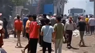 إخماد حريق في مصنع للأثاث بقرية الفيروسات بالدقهلية دون تسجيل إصابات بشرية. إخماد حريق في مصنع للأثاث بقرية الفيروسات بالدقهلية دون تسجيل إصابات بشرية.