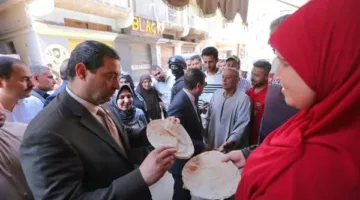 محافظ دمياط يزور مخبزًا آليًا في قرية البراشية ويستمع لاحتياجات السكان