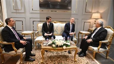 رئيس البرلمان يجتمع بسفير المملكة المتحدة في مصر رئيس البرلمان يجتمع بسفير المملكة المتحدة في مصر