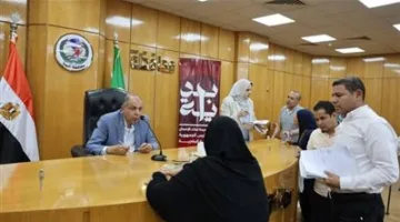 إجراءات سريعة وحلولات فورية للأكثر حاجة… خلال اجتماع محافظ المنيا مع المواطنين