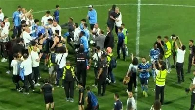بيراميدز يحتفي بالمركز الثاني في الدوري المصري الممتاز بعد مباراة سيراميكا كليوباترا بيراميدز يحتفي بالمركز الثاني في الدوري المصري الممتاز بعد مباراة سيراميكا كليوباترا