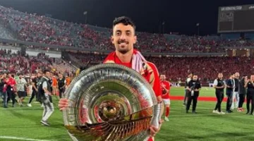 “بعد موسم challenging، تمكنا من إنهائه بنجاح” .. طاهر محمد، لاعب الأهلي، يحتفل بلقب الدوري.