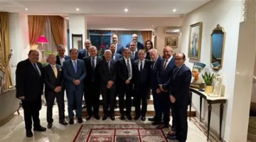 “تعاون اقتصادي” .. وزير الخارجية يجتمع مع مجموعة من كبار رجال الأعمال ورؤساء البنوك في المغرب.