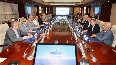قناة السويس تنظم اجتماعًا شاملًا مع الاتحاد الدولي للتأمين البحري لمناقشة المستجدات في المنطقة