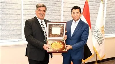 “الجبهة الوطنية” تمنح وزير الشباب والرياضة “درع التقدير” تعبيرًا عن امتنانها لدعمه للشباب والمبادرات المجتمعية. “الجبهة الوطنية” تمنح وزير الشباب والرياضة “درع التقدير” تعبيرًا عن امتنانها لدعمه للشباب والمبادرات المجتمعية.