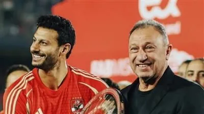 محمد الشناوي، حارس مرمى الأهلي: موسم challenging، لكن الرجال وفوا بالوعد. محمد الشناوي، حارس مرمى الأهلي: موسم challenging، لكن الرجال وفوا بالوعد.