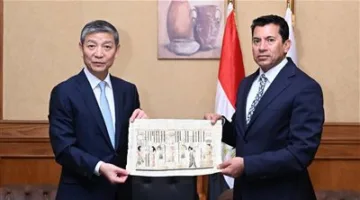 وزير الشباب والرياضة يناقش مع السفير الصيني طرق تعزيز التعاون المشترك (صور)