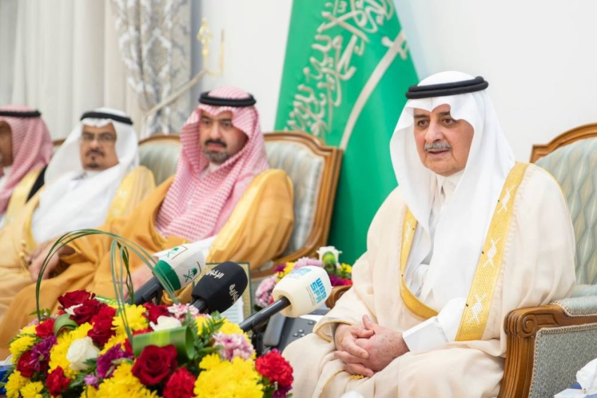 أشاد سموه بجهود العاملين بالمنفذ .. أمير تبوك يقف ميدانياً على الخدمات المقدمة لضيوف الرحمن في مدينة الحجاج بمنفذ حالة عمار 