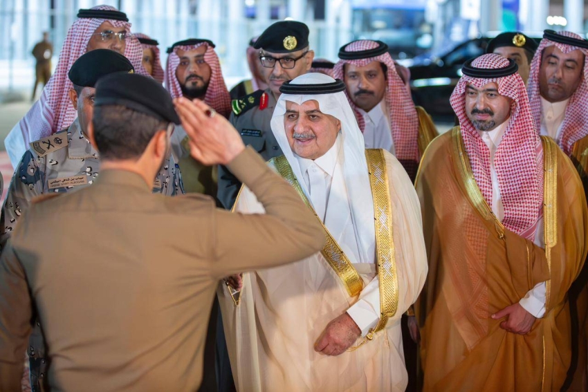 أشاد سموه بجهود العاملين بالمنفذ .. أمير تبوك يقف ميدانياً على الخدمات المقدمة لضيوف الرحمن في مدينة الحجاج بمنفذ حالة عمار 