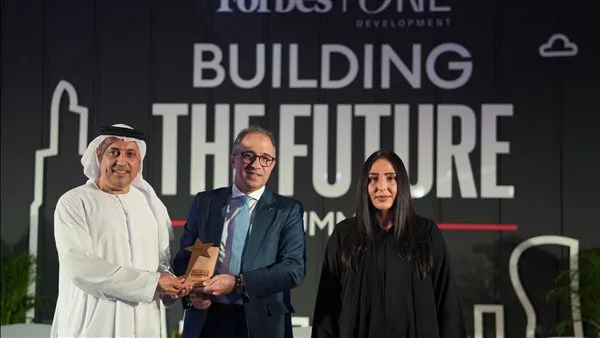 أحمد شلبي يحصل على تكريم في قمة “بناء المستقبل” من مجلة فوربس تقديرًا لمساهماته في مجال العقارات. أحمد شلبي يحصل على تكريم في قمة “بناء المستقبل” من مجلة فوربس تقديرًا لمساهماته في مجال العقارات.