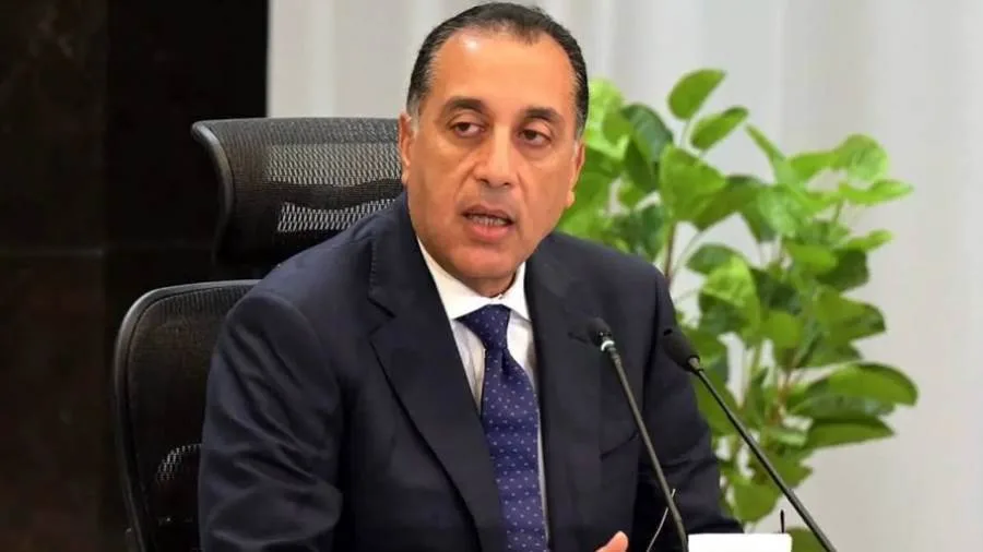 رئيس الوزراء يراقب تقدم جهود تطوير صناعة الحرير في مصر رئيس الوزراء يراقب تقدم جهود تطوير صناعة الحرير في مصر