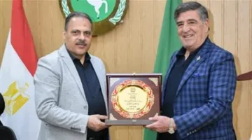 “الجبهة الوطنية” تمنح “درع تكريم” لمحافظ الشرقية تقديراً لجهوده في تعزيز التنمية المحلية