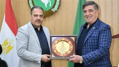 “الجبهة الوطنية” تمنح “درع تكريم” لمحافظ الشرقية تقديراً لجهوده في تعزيز التنمية المحلية “الجبهة الوطنية” تمنح “درع تكريم” لمحافظ الشرقية تقديراً لجهوده في تعزيز التنمية المحلية