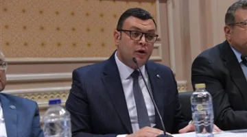 وزير الإسكان يجتمع بشكل دوري لمراجعة مشاريع الإسكان في عدة مدن جديدة
