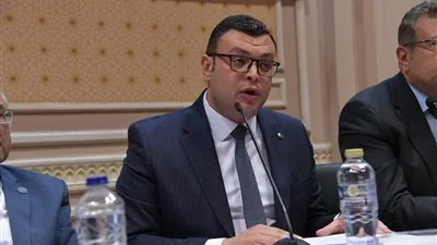 وزير الإسكان يجتمع بشكل دوري لمراجعة مشاريع الإسكان في عدة مدن جديدة وزير الإسكان يجتمع بشكل دوري لمراجعة مشاريع الإسكان في عدة مدن جديدة