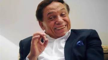 هل هو طريح السرير؟ ما هي الحقيقة وراء الصورة الأخيرة لعادل إمام؟