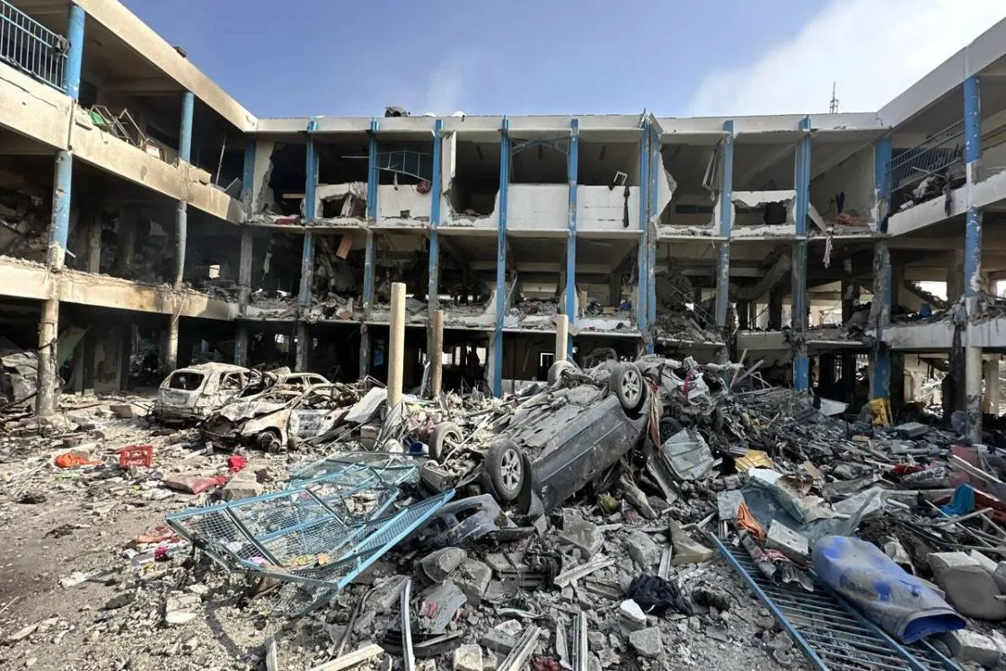 استشهاد 4 فلسطينيين، من بينهم 3 أفراد من عائلة واحدة، جراء قصف الاحتلال في غزة استشهاد 4 فلسطينيين، من بينهم 3 أفراد من عائلة واحدة، جراء قصف الاحتلال في غزة
