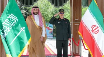 السعودية تحذر إيران: إما الموافقة على العرض الأمريكي والوصول إلى اتفاق نووي مع ترامب، أو مواجهة خطر ضربة من إسرائيل.