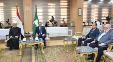 مفتي الجمهورية ومحافظ الشرقية يناقشان تعزيز التعاون المشترك ويحتفلان بحفظة القرآن الكريم