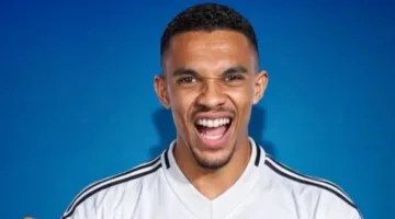 مدريد يتعاقد رسمياً مع أرنولد بعد 20 عاماً في ليفربول