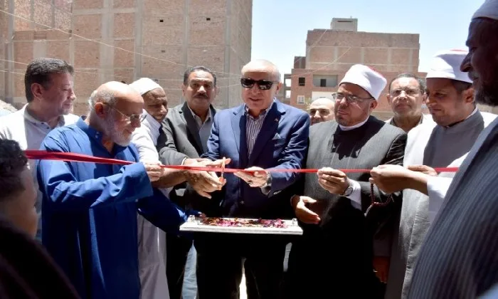 محافظ الأقصر ي inaugurates مسجد الحاج يوسف بدوي في حوض 18 ويشارك الأهالي في صلاة الجمعة محافظ الأقصر ي inaugurates مسجد الحاج يوسف بدوي في حوض 18 ويشارك الأهالي في صلاة الجمعة