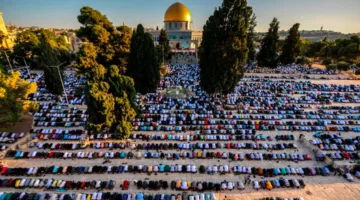 45 ألف فلسطيني يؤدون صلاة الجمعة في الحرم القدسي الشريف