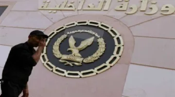 الحقيقة وراء اعتداء ضابط شرطة على سائق حافلة والاعتداء على ملابسه في القاهرة