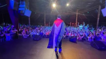 فنان دولي يؤيد فلسطين وفيديو يسجل إنجازاته