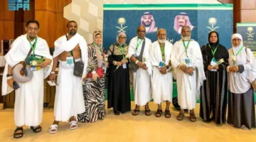ضيوف الملك السعودي يؤدون صلاة الجمعة في المسجد الحرام