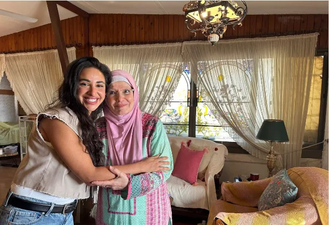 آية سماحة تزور مشيرة إسماعيل لتقديم اعتذار رسمي إثر أزمة العيادة البيطرية آية سماحة تزور مشيرة إسماعيل لتقديم اعتذار رسمي إثر أزمة العيادة البيطرية