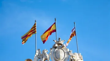 برشلونة الإسبانية تنهي تعاونها مع إسرائيل وتحظر إرسال الأسلحة إليها