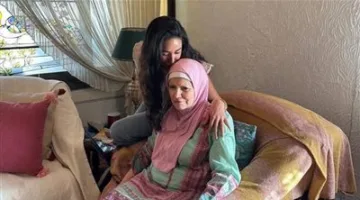 آية سماحة تعتذر لمشيرة إسماعيل في منزلها بحضور أشرف زكي بعد حدوث الإساءة