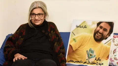 والدة الناشط علاء عبد الفتاح التي تتظاهر بالإضراب عن الطعام “تواجه حالة خطيرة” والدة الناشط علاء عبد الفتاح التي تتظاهر بالإضراب عن الطعام “تواجه حالة خطيرة”