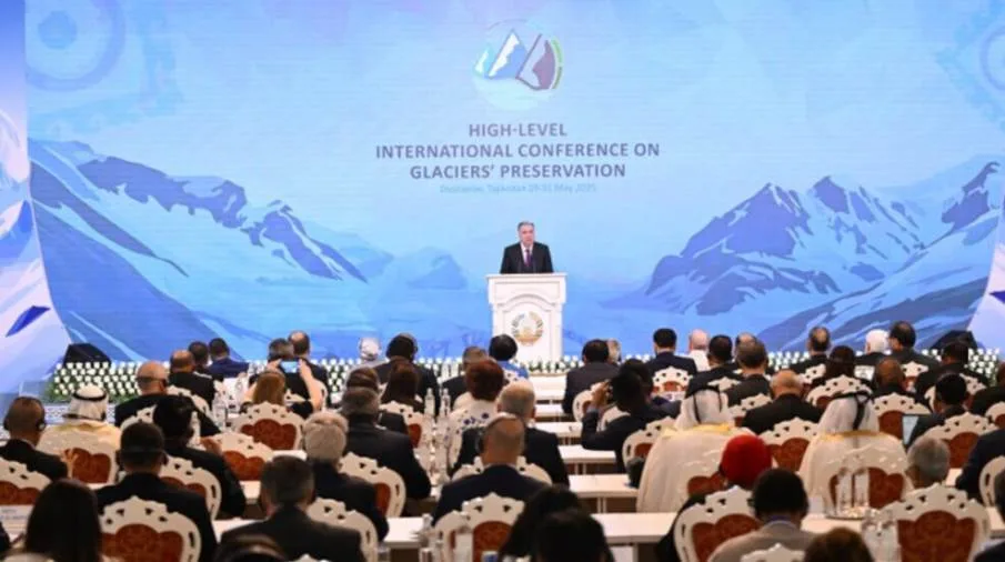 الرئيس الطاجيكي ي inaugurate المؤتمر الدولي لحماية الأنهار الجليدية الرئيس الطاجيكي ي inaugurate المؤتمر الدولي لحماية الأنهار الجليدية