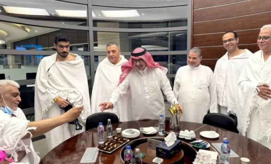 السفير الحصيني يودّع حجاج مصر المشاركين في برنامج خادم الحرمين الشريفين السفير الحصيني يودّع حجاج مصر المشاركين في برنامج خادم الحرمين الشريفين