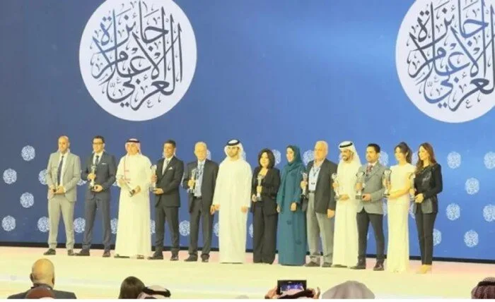 «مصطفى بكري» يقدم تهانيه لـ«الأهرام العربي» بمناسبة فوزها بجائزة الصحافة العربية للمرة الخامسة «مصطفى بكري» يقدم تهانيه لـ«الأهرام العربي» بمناسبة فوزها بجائزة الصحافة العربية للمرة الخامسة