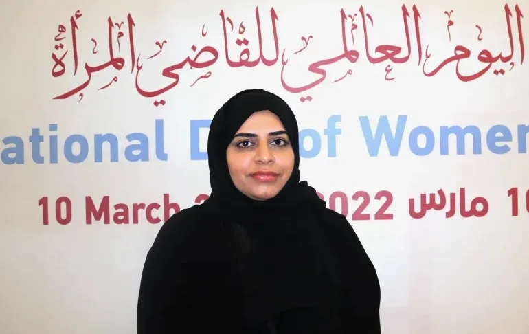 القاضية القطرية: مساهمة فعّالة في تحقيق العدالة