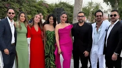نجوم الفن في حفل زفاف أمينة خليل والمصور أحمد زعتر: درة، ولبلبة، ويسرا، وأحمد حلمي، ومنى زكي. نجوم الفن في حفل زفاف أمينة خليل والمصور أحمد زعتر: درة، ولبلبة، ويسرا، وأحمد حلمي، ومنى زكي.