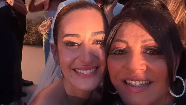 عبر صورة من حفل الزفاف… هالة صدقي تقدم تهنئتها لأمينة خليل عبر صورة من حفل الزفاف… هالة صدقي تقدم تهنئتها لأمينة خليل