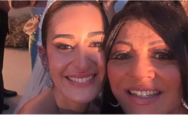 زفاف أمينة خليل: لحظات مؤثرة ووالدها يذرف الدموع من الفرح، وهالة صدقي تعانقها بحب زفاف أمينة خليل: لحظات مؤثرة ووالدها يذرف الدموع من الفرح، وهالة صدقي تعانقها بحب