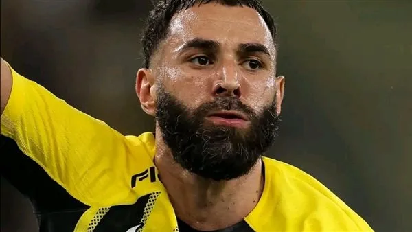 بنزيما يقود اتحاد جدة للظفر بكأس خادم الحرمين الشريفين بعد انتصار ساحق على القادسية